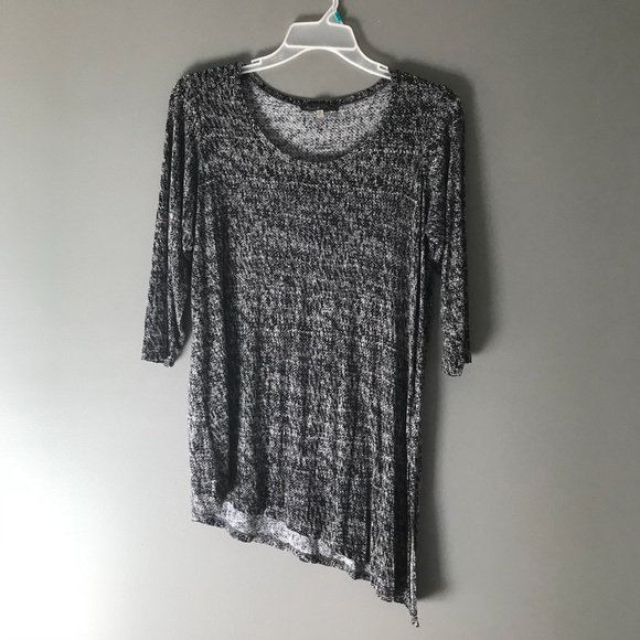 Rose & Olive Tops - Rose & Olive 1X handkerchief hemline 3/4 sleeves